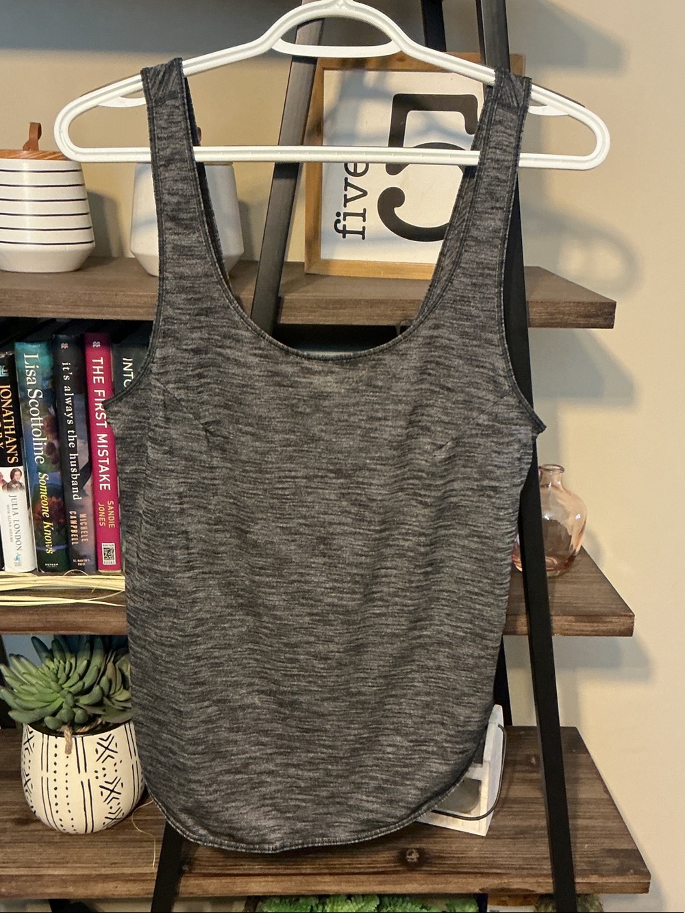 Lululemon Women's Scoop Neck Tank Top Heathered Black